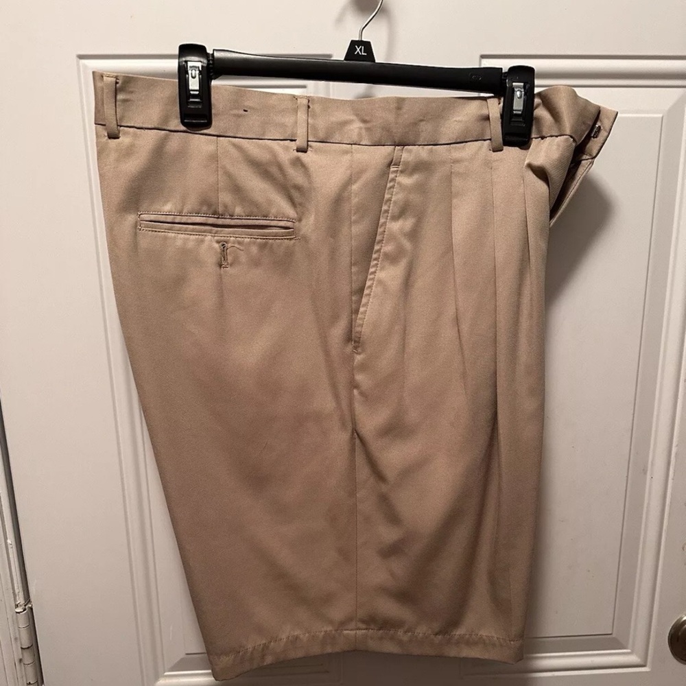 Greg Norman Shark Men’s Golf Shorts
Excellent Condition 100% Polyester